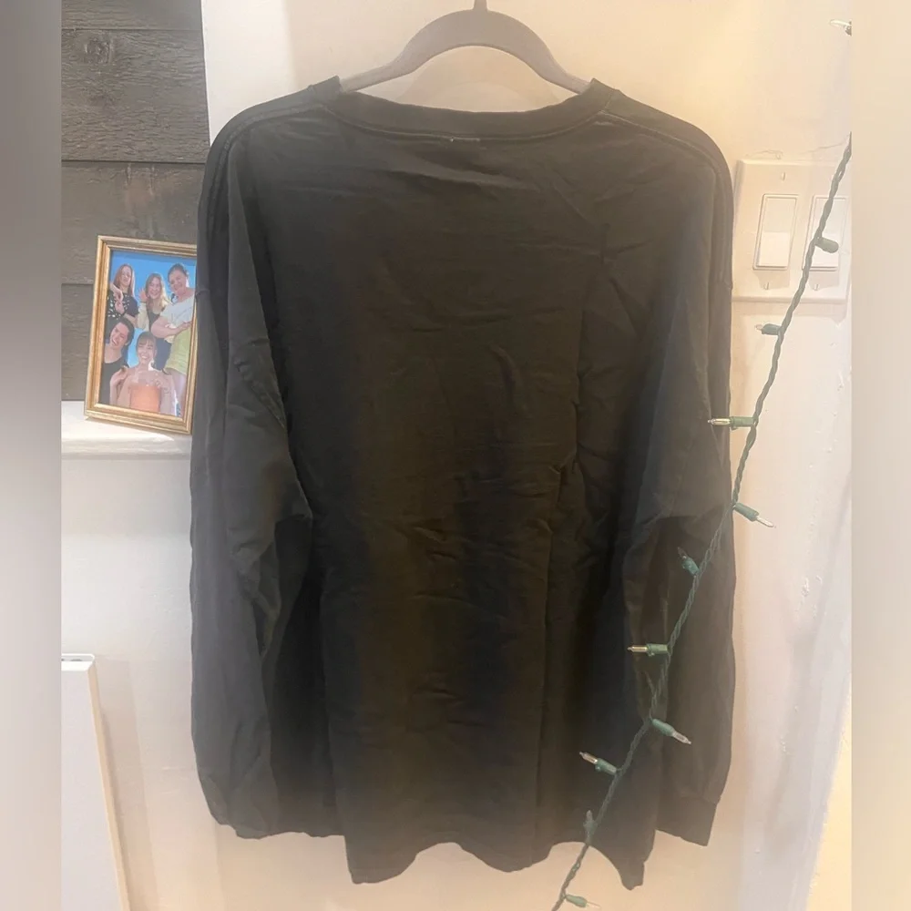 black long sleeve Nike top